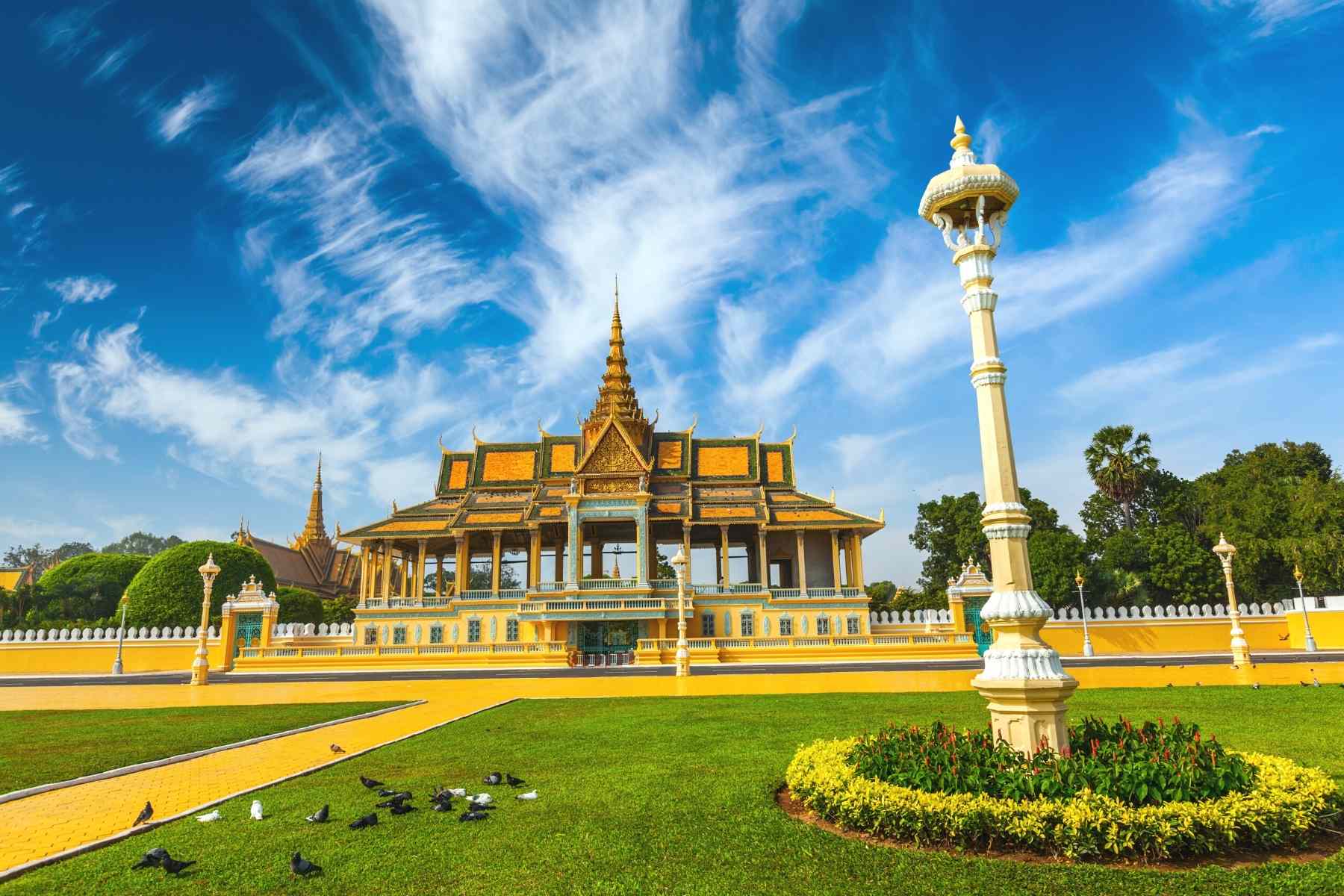 Phnom-Penh-royal-palace-complex
