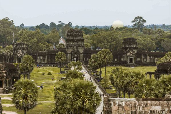 Angkor Temple Sunrise Tour & Champagne Breakfast 4