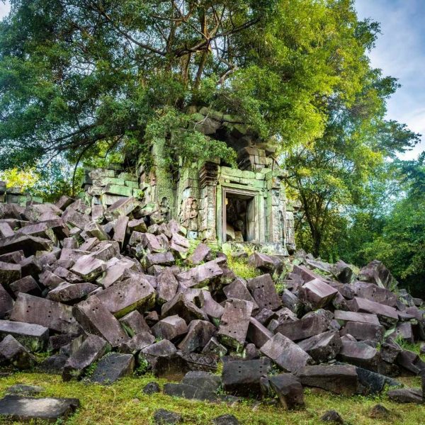 Private Tour of Titanic & Pyramid Temple - Beng Mealea and Koh Ker Temples