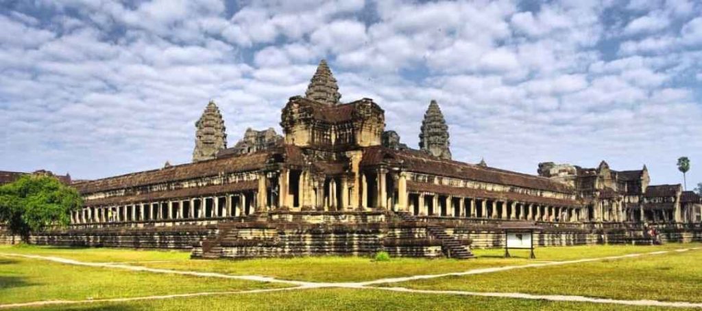 According to a Tripadvisor press release, a three-day discovery tour of Angkor in Siem Reap Cambodia has won the World's Top Luxury Tour Award.