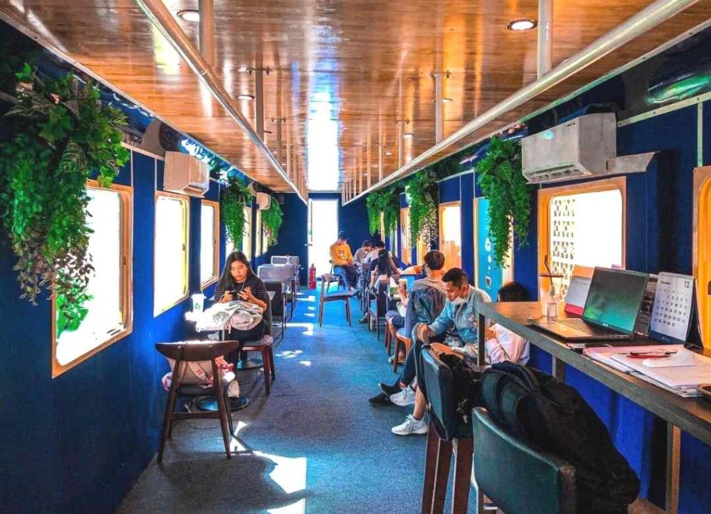 We got the notion to transform a railway carriage into a training café