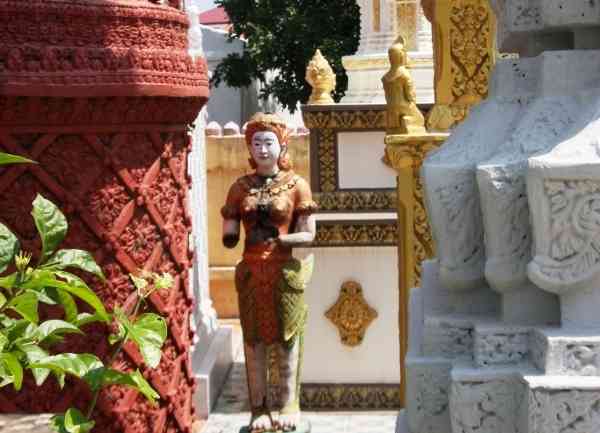 Day 5 Kampong Thom – Phnom Penh Royal Palace
