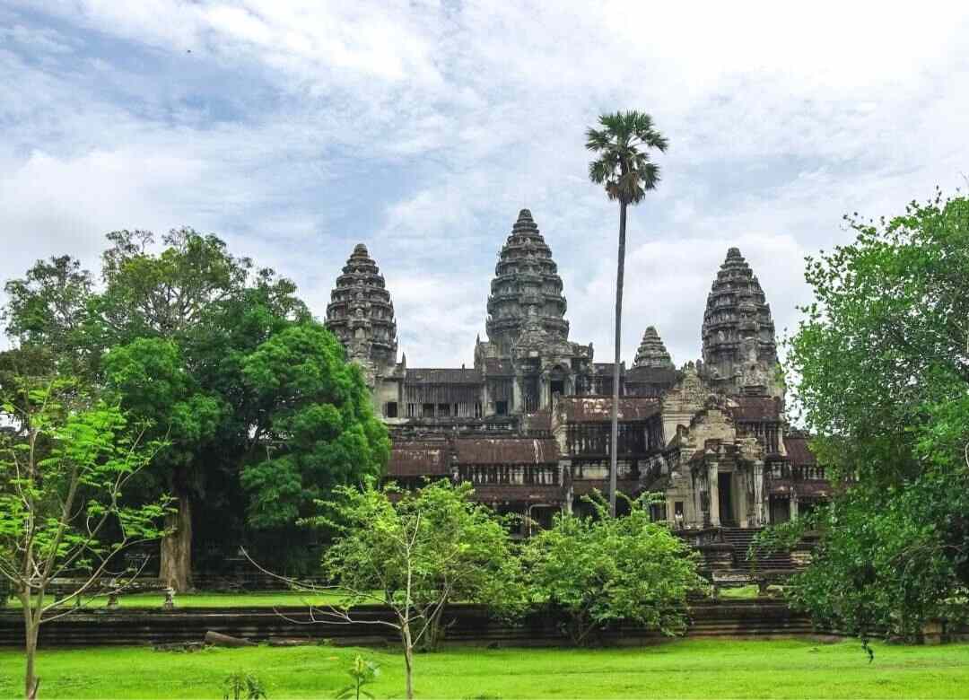 The Family-Friendly Package is your solution to the all-in-one Cambodia package. A view of Angkor Wat.