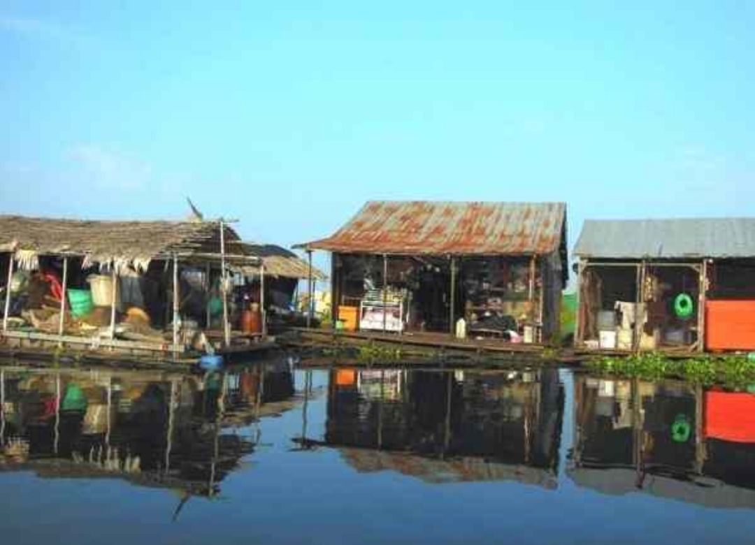 floating houses in Kampong Phluk Siem Reap - A view from the tour
