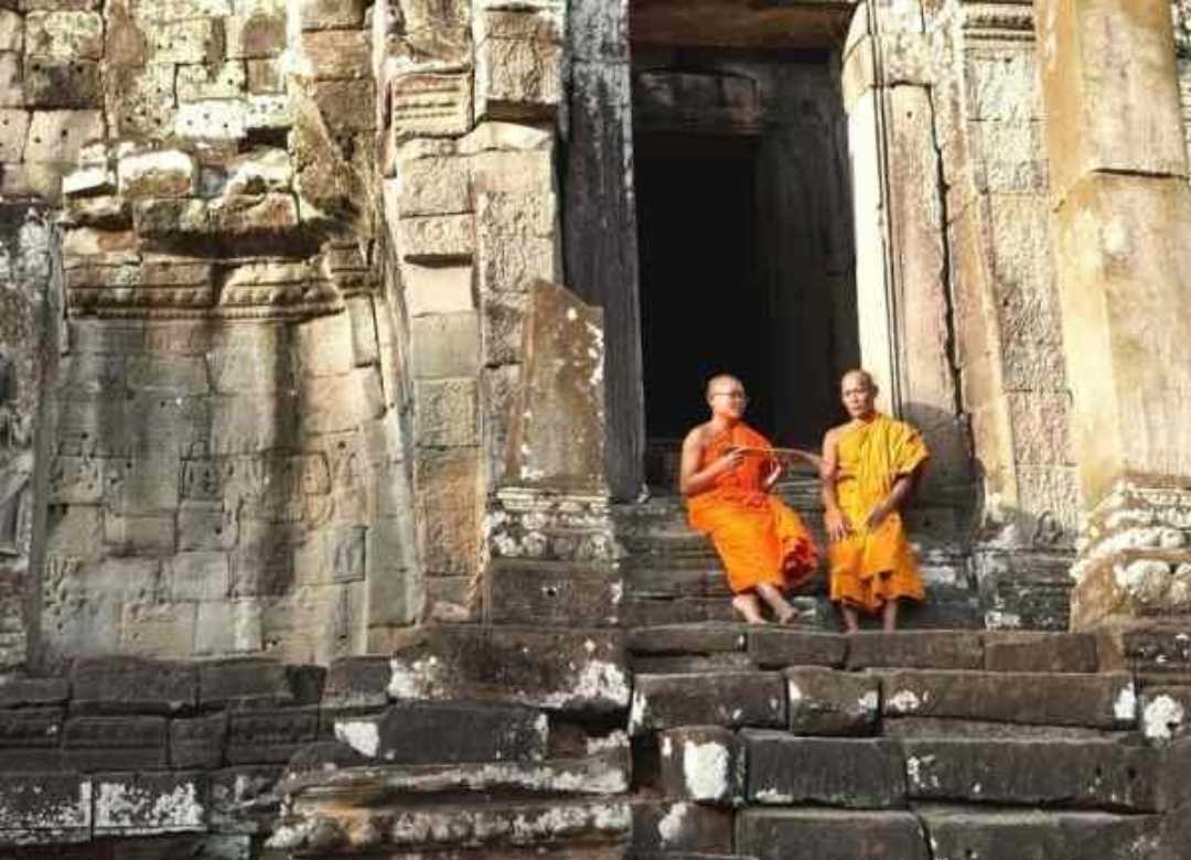 honeymoon escape tour package - Monks sitting at temples